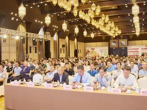 AG庄闲董事长张经甫受邀出席首届中国国际特种砂浆高端论坛并发表演讲